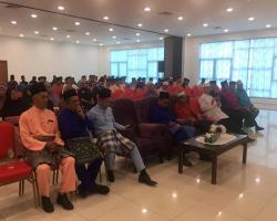 Perarakan Maulidur Rasul oleh pegawai dan kakitangan Majlis Perbandaran Seremban di Wisma Bandaraya