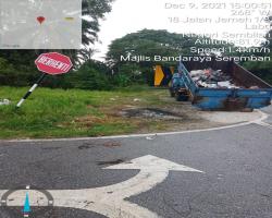 KAWASAN TEPI JALAN GADONG JAYA MENGHALA KE EKA MATAHARI