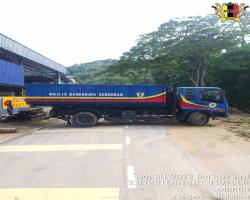 PEMBERSIHAN KAWASAN BANJIR DI KAWASAN PERINDUSTRIAN BT 8 MANTIN